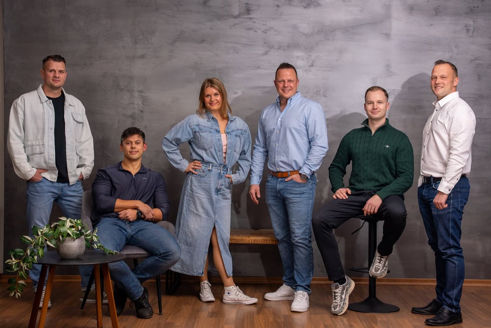 WEB-Tisch-Pflanze_Leute-ohne-Schatten